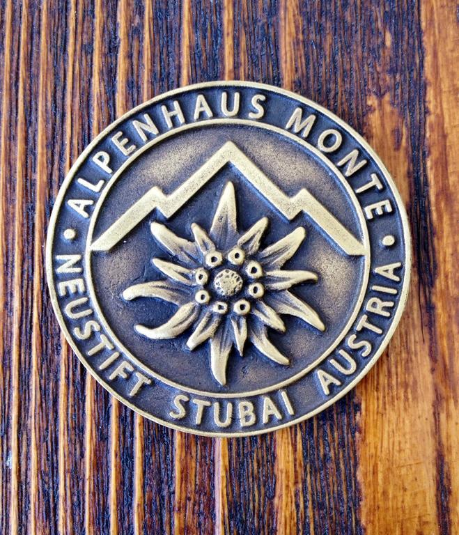 ホテル Alpenhaus Monte ノイシュティフト・イム・シュトゥーバイタール エクステリア 写真