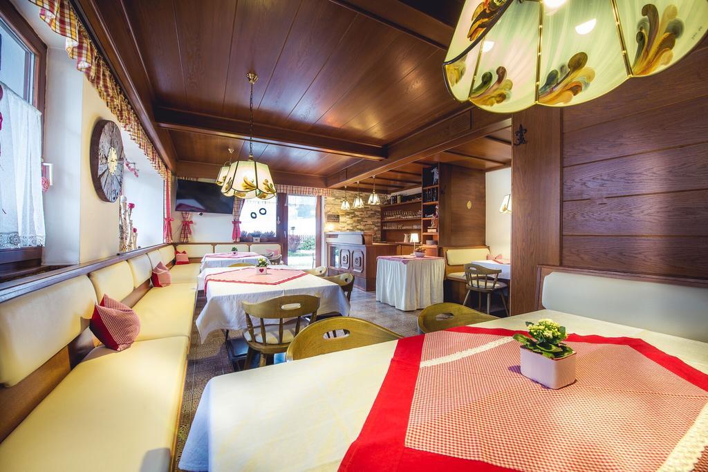 ホテル Alpenhaus Monte ノイシュティフト・イム・シュトゥーバイタール エクステリア 写真